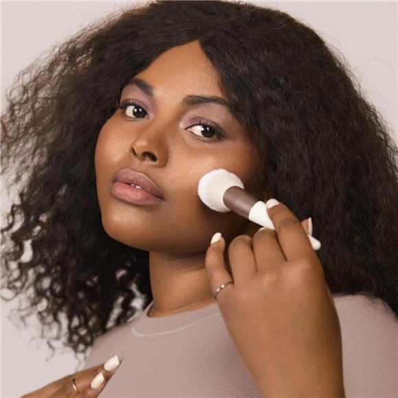 Plush Powder Makeup Brush for Blush & Bronzer,🩷🎀🍓 - Picture 2 of 7